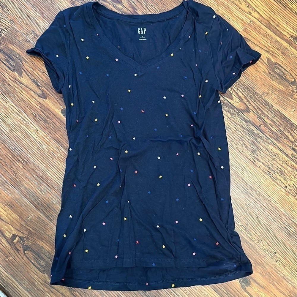 GAP V-neck navy T-shirt with star print !